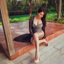 फिल्मों से दूर मिनिषा लांबा इंटरनेट पर बनीं सनसनी, अपनी तस्वीरों से मचा रही हैं धूम