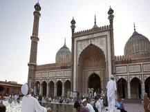 कोरोना का असर: जामा मस्जिद की जुम्मे की नमाज़ में कम नज़र आए लोग, धर्मगुरुओं ने की ये अपील