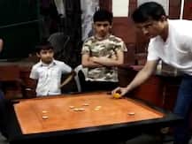 Coronavirus: घर में कैरम बोर्ड खेलकर वक्त गुजार रहे हैं सौरव गांगुली