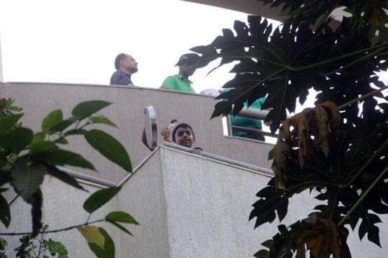 इस तस्वीर में आप काजोल और अजय देवगन के बेटे युग देवगन को देख सकते हैं. (Photo Credit: Instagram)