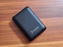 Amani के पावर बैंक में है फ़ास्ट चार्जिंग और ड्यूल इनपुट, क्रेडिट कार्ड जितना है साइज़