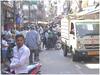 Coronavirus: प्रयागराज में नियमों की उड़ रहीं धज्जियां, लॉकडाउन के बावजूद चल रहे हैं रिक्शे, दुकानें भी खुली