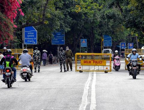 COVID-19: केंद्र का राज्यों को सुझाव- लोगों को घरों में रखने के लिये जहां जरूरत हो कर्फ्यू लगाएं