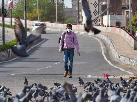 कोरोना वायरस: 14 अप्रैल से पहले केंद्र सरकार की बैठक में होगा फैसला, हॉटस्पॉट्स पर बढ़ाया जा सकता है लॉकडाउन- सूत्र