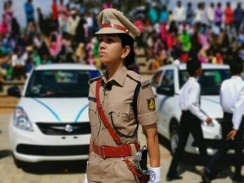Coronavirus: जानिए क्यों वायरल हो रहा है बेंगलुरू की ACP फातिमा का यह वीडियो Coronavirus: जानिए क्यों वायरल हो रहा है बेंगलुरू की ACP फातिमा का यह वीडियो