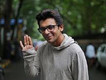 सुनील ग्रोवर ने शाहरुख खान बनकर किया 'DDLJ' का ये सीन, संकेत भोसले ने यूं दिया साथ