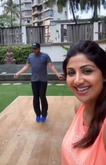 Lockdown Day 2: कैसे कटा इन सेलेब्स का दूसरा दिन, सामने आईं घर पर मस्ती की ये तस्वीरें