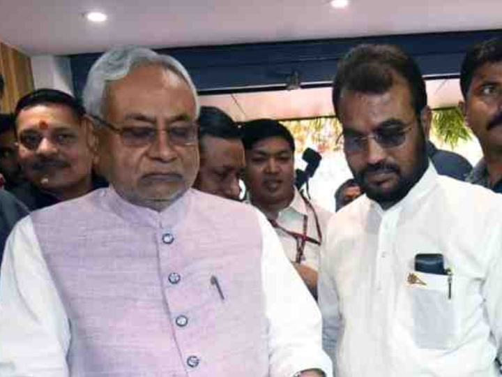 Coronavirus: Nitish's cabinet minister Shyam Rajak gave 4 lakh rupees in Chief Minister Relief Fund, these leaders also came forward Coronavirus Nitish Kumar cabinet minister Shyam Rajak gave 4 lakh rupees in Chief Minister Relief Fund ANN