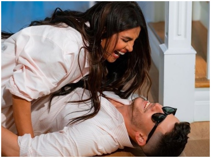 Priyanka Chopra did this job on the advice of a doctor to escape from Corona, video of Nick singing a song goes viral Priyanka Chopra hand wash video getting viral singing nick jonas song