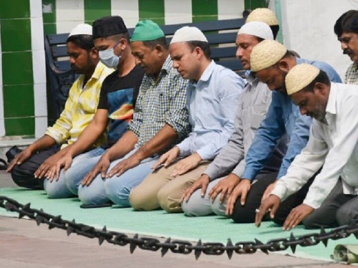 Coronavirus in India: Muslim Citizens urged to offer Friday namaz from home लॉकडाउन के बीच पहली जुमे की नमाज़ आज, मुस्लिम धर्मगुरुओं ने की घर पर नमाज़ पढ़ने की अपील
