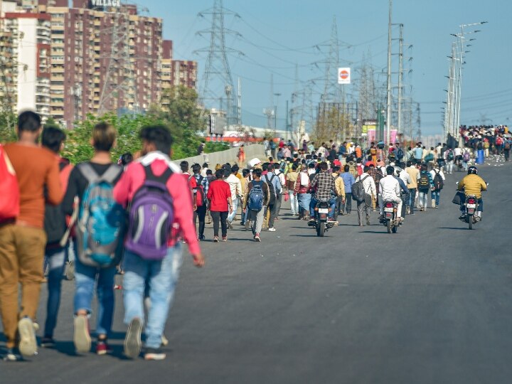 Lockdown से देश का मजदूर हुआ मजबूर, लाखों को करनी पड़ रही कई सौ किलोमीटर की यात्रा