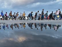 केंद्र सरकार ने राज्यों से कहा- राज्य सरकार प्रवासी मजदूरों को खाना, आश्रय दें और विशेष ट्रेनों में टिकट करवाएं