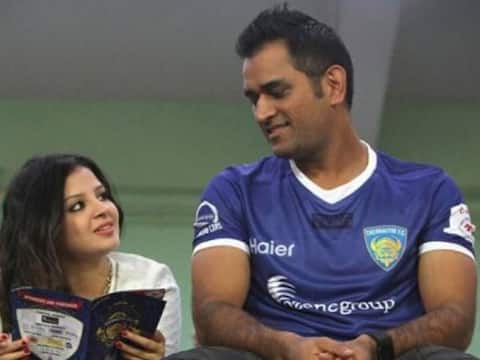 धोनी के रिटायरमेंट की अफवाह फैलाने वालों की साक्षी ने लगाई क्लास, कहा- लोगों का दिमाग अस्थिर हो गया है धोनी के रिटायरमेंट की अफवाह फैलाने वालों की साक्षी ने लगाई क्लास, कहा- लोगों का दिमाग अस्थिर हो गया है