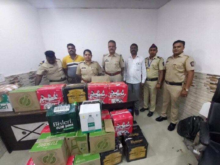 lockdown Mumbai Police arrested two peoples who sold liquor online Lockdown: मुंबई पुलिस ने ऑनलाइन दारू बेचने वाले दो युवकों को किया गिरफ्तार