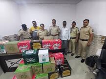 Lockdown: मुंबई पुलिस ने ऑनलाइन दारू बेचने वाले दो युवकों को किया गिरफ्तार