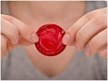 Coronavirus: लॉकडाउन के चलते बंद हुए कारखाने, दुनियाभर में कंडोम की सप्लाई में आ सकती है कमी