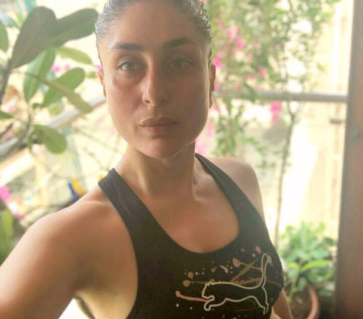 करीना कपूर ने अपनी सेल्फी फैंस के साथ शेयर की है. इस फोटो में करीना वर्कआउट पाउट करते दिख रही हैं. (Photo-Instagram @kareenakapoorkhan)