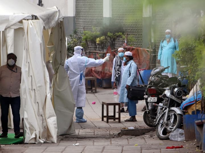 दिल्ली के निजामुद्दीन इलाके में करीब 300 लोगों में COVID-19 के लक्षण, कइयों के खिलाफ दर्ज होगी एफआईआर Delhi Nizamuddin reports that some people in area have developed coronavirus symptoms दिल्ली के निजामुद्दीन इलाके में करीब 300 लोगों में COVID-19 के लक्षण, कइयों के खिलाफ दर्ज होगी एफआईआर