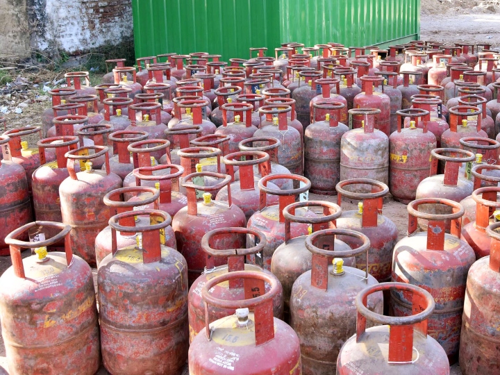 BPCL के ग्राहक Whatsapp के जरिये रसोई गैस सिलेंडर बुक कर सकेंगे, ऑनलाइन कर सकते हैं पेमेंट BPCL Customers can book LPG Cylinder by Whatsapp now