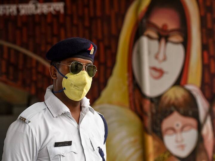 Coronavirus: देश में 1384 पहुंची संक्रमित मरीजों की संख्या, 32 की मौत, जानें राज्यवार आंकड़ें Coronavirus Full Updates: Indias confirmed cases breach 1384-mark, death toll at 32 Coronavirus: देश में 1384 पहुंची संक्रमित मरीजों की संख्या, 32 की मौत, जानें राज्यवार आंकड़ें