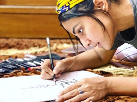 TV actress Hina Khan narrating the situation of the country through her sketch TV actress Hina Khan narrating the situation of the country through her sketch