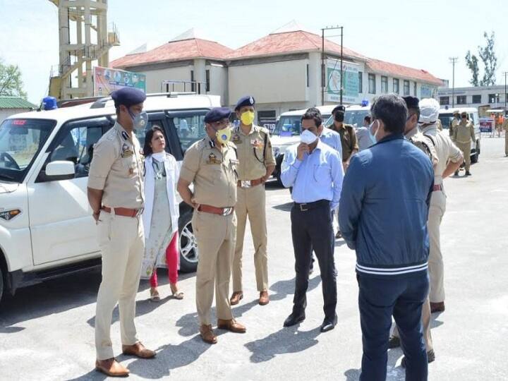 जम्मू: कोरोना वायरस का नाम लेकर जबरन घर में घुस कर थूक रहा था शख्स, हुआ गिरफ्तार coronavirus: The man was forcibly entering the house and spitting in Jammu arrested ANN जम्मू: कोरोना वायरस का नाम लेकर जबरन घर में घुस कर थूक रहा था शख्स, हुआ गिरफ्तार