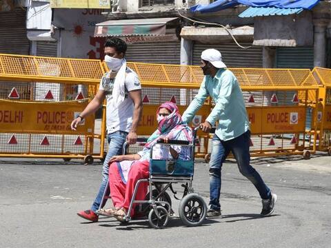 सावधान! गलत है धारणा, कोरोना वायरस सबसे ज्यादा बुजुर्गों और बच्चों का शिकार नहीं करता सावधान! गलत है धारणा, कोरोना वायरस सबसे ज्यादा बुजुर्गों और बच्चों का शिकार नहीं करता