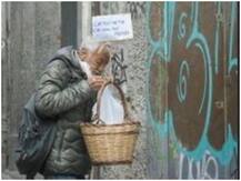 मिसाल: इटली में लॉकडाउन के दौरान गरीबों के लिए बालकनी से खाने की बास्केट लटका रहे हैं लोग