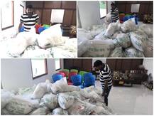 Lockdown: सोशल डिस्टेंसिंग का पालन करते हुए मनोज तिवारी जरूरतमंदों के घर तक पहुंचा रहे हैं राशन