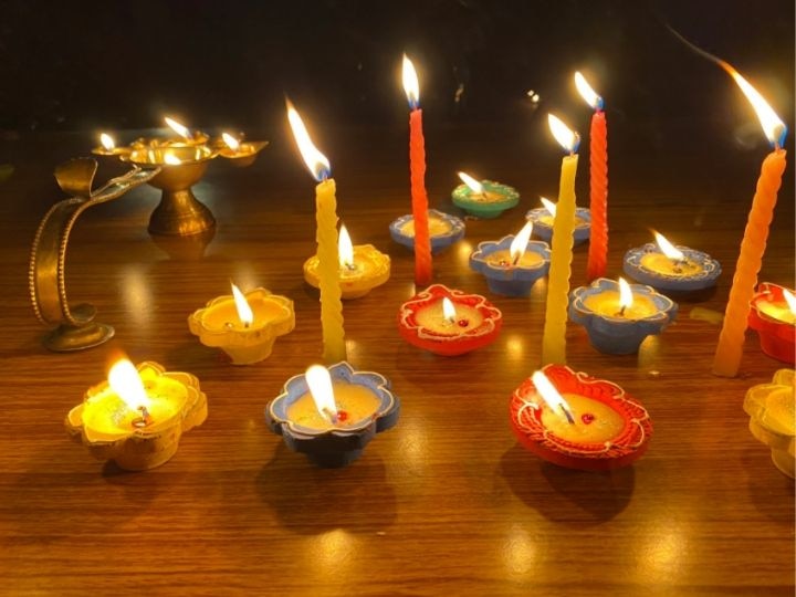 Want to gift something different this Diwali? Here are the top 5 useful gadgets for gifting. इस दिवाली मिठाई की जगह दें कुछ अलग गिफ्ट? गिफ्टिंग के लिए ये हैं टॉप 5 काम के गैजेट्स