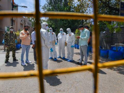 कोरोना वायरस: महाराष्ट्र देश में सबसे ज्यादा प्रभावित, मरने वालों की संख्या 100 के करीब पहुंची कोरोना वायरस: महाराष्ट्र देश में सबसे ज्यादा प्रभावित, मरने वालों की संख्या 100 के करीब पहुंची