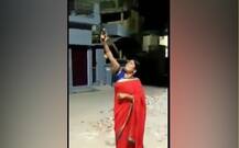 बलरामपुर: कोरोना वायरस को भगाने के लिए बीजेपी महिला जिलाध्यक्ष मंजू तिवारी ने की हवाई फायरिंग, VIDEO वायरल