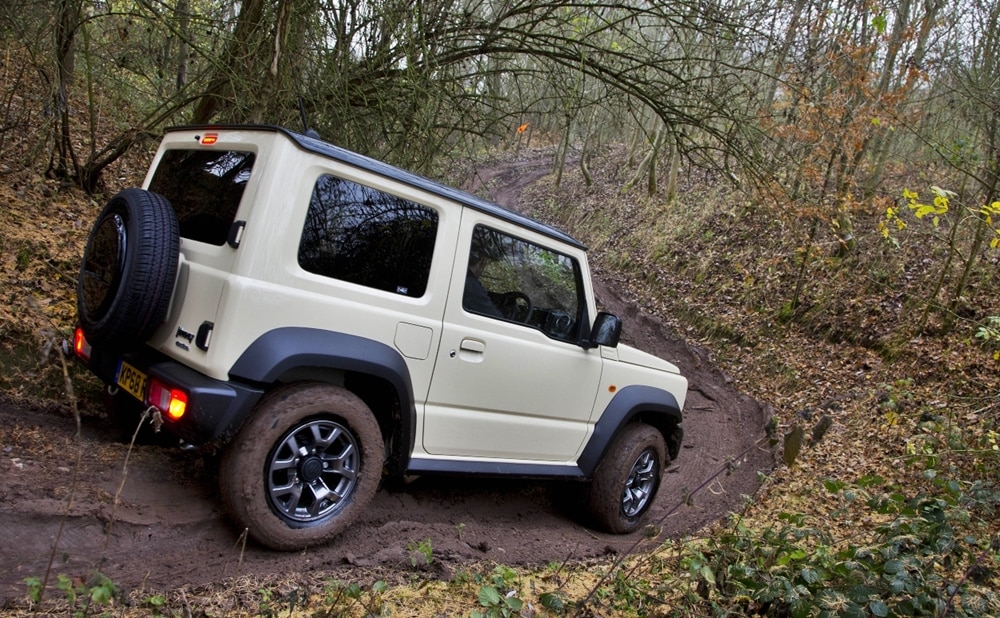 लोगों को शानदार SUV का एक्सपीरिएंस देने आ रही है Jimny, जानें इसकी खूबियां