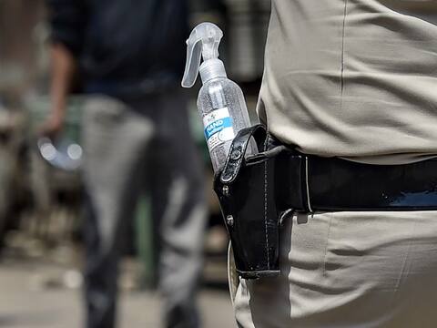 इंदौर: क्वॉरन्टीन सेंटर से भागा कोरोना मरीज पकड़ा में आया, लिफ्ट देने वाले की भी होगी जांच इंदौर: क्वॉरन्टीन सेंटर से भागा कोरोना मरीज पकड़ा में आया, लिफ्ट देने वाले की भी होगी जांच