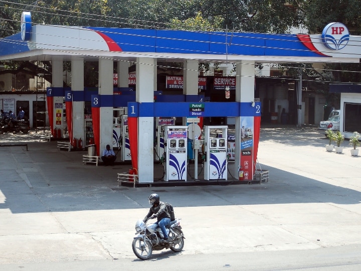 Petrol Diesel Price Hike Today Know price in your city Delhi Mumbai Kolkata Chennai Petrol Diesel Price: लगातार 5वें दिन महंगा हुआ पेट्रोल-डीजल, जानिए अपने शहर का भाव
