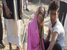 कुशीनगर: लॉकडाउन की वजह से अपने पिता के अंतिम संस्कार में शामिल नहीं हो पाए बेटे