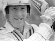 बर्थडे स्पेशल: जब बाइक का हेलमेट पहनकर क्रिकेट के मैदान पर उतारा था इंग्लैंड का दिग्गज बल्लेबाज