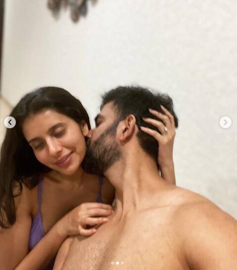 इसे लेकर हाल ही में चारू असोपा ने टाइम्स ऑफ इंडिया से बातचीत की. चारू ने कहा, 