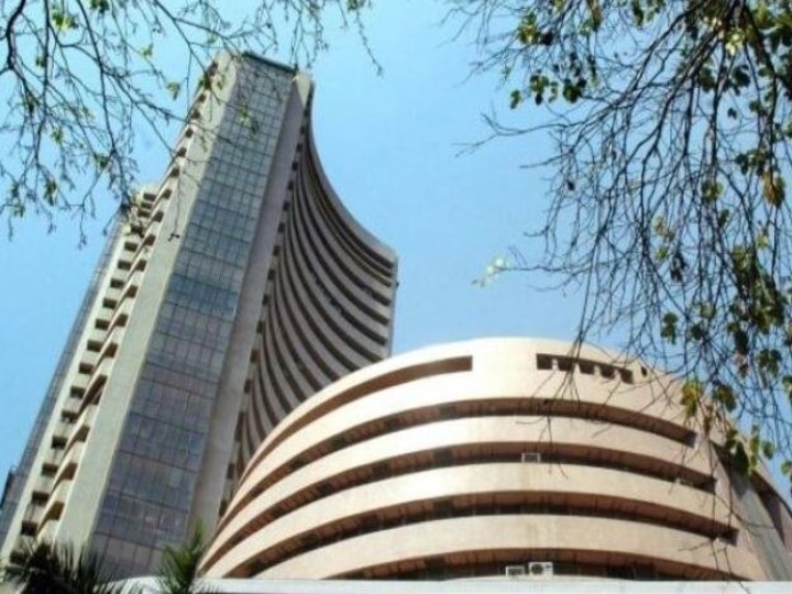 Market surges, Sensex opens with gains, crossed 32,000 level बाजार में उछालः सेंसेक्स 32000 के पार खुला, निफ्टी करीब 100 पॉइंट चढ़कर 9300 के ऊपर