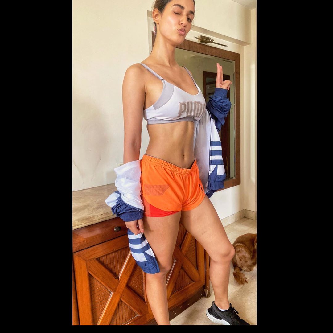 Photos: Disha Patni flaunts her hot body after workouts, see her style here