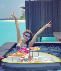 Hotness Alert: उर्वशी रौतेला की बेडरूम फोटो ने फैलाई सनसनी, यहां देखिए बोल्ड अवतार