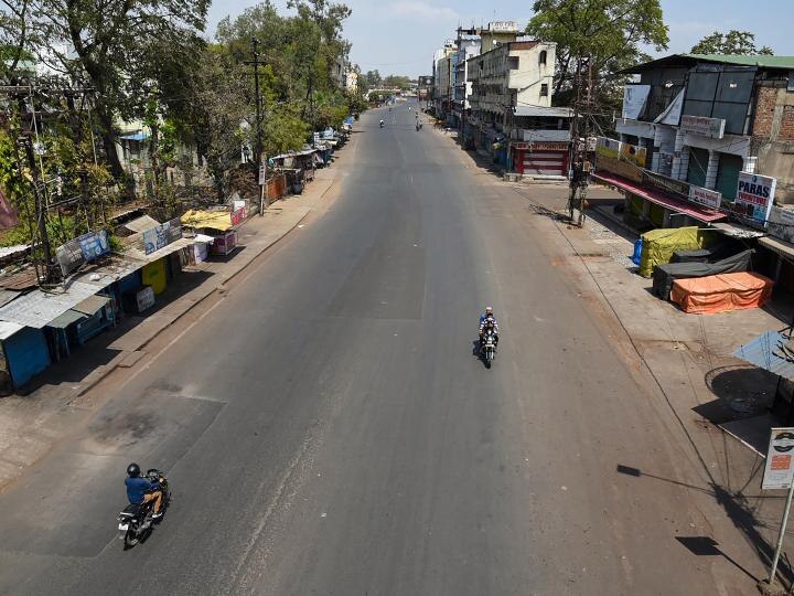 झारखंड: लॉकडाउन के कारण एक महीने से फंसे 70 बाराती, सरकार से की अपील- जल्द घर पहुंचाएं Jharkhand Barati appealed to the government to get them to their home as soon as possible ANN झारखंड: लॉकडाउन के कारण एक महीने से फंसे 70 बाराती, सरकार से की अपील- जल्द घर पहुंचाएं