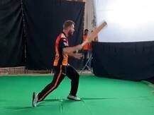 डेविड वॉर्नर ने शेयर किया IPL का पुराना वीडियो, कहा- भुवनेश्वर और विलियमसन को देख आ रही है हंसी