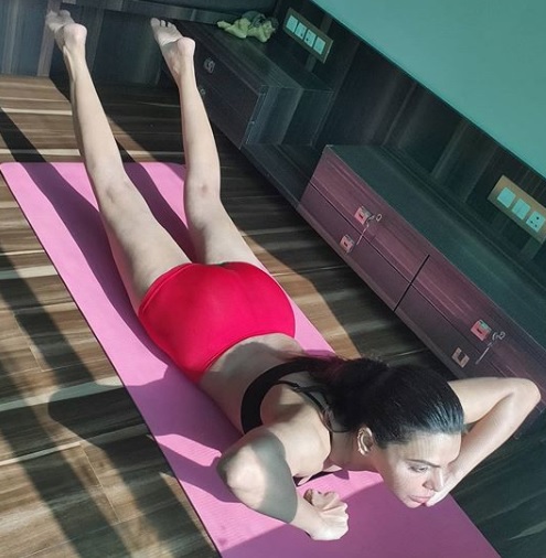 PICS: 'Kamasutra 3D' actress did very hot yoga, such bold pictures shared in lockdown