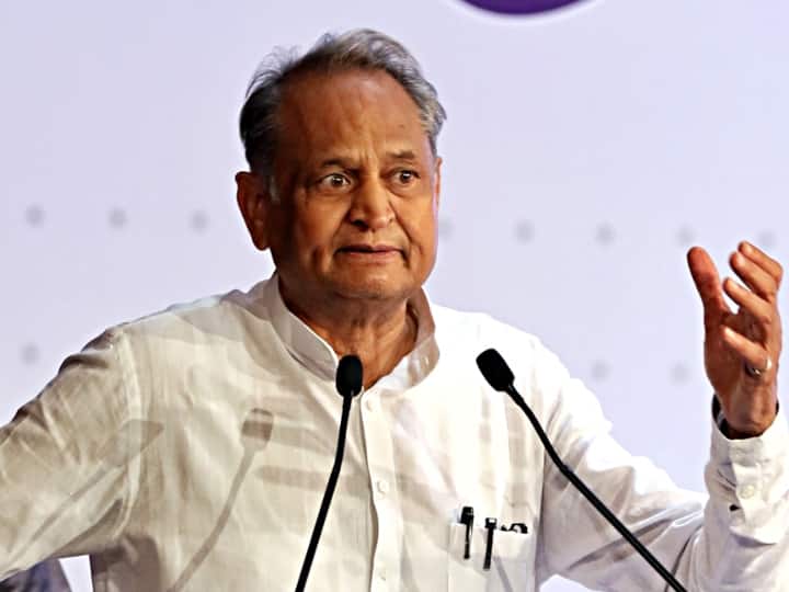 Exclusive: कैसे एक डॉक्टर की गलती से फैला संक्रमण और क्या है ‘भीलवाड़ा मॉडल’, सीएम अशोक गहलोत ने दी हर जानकारी Exclusive Rajasthan Coronavirus Ashok Gehlot on Bhilwara model how Ruthless Containment worked Exclusive: कैसे एक डॉक्टर की गलती से फैला संक्रमण और क्या है ‘भीलवाड़ा मॉडल’, सीएम अशोक गहलोत ने दी हर जानकारी