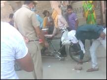 दिल्ली: लोगों को सड़क पर मिला 200 रुपये का नोट, कोरोना फैलाने की साजिश के बाद मची अफरातफरी