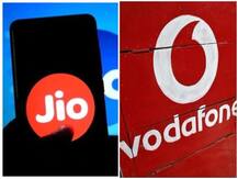 Vodafone पेश कर रही दो कम कीमत के प्लान, Jio भी दे रही सस्ते पैक