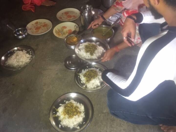 jammu bera panchayat in kathua decided not to eat food one time in a day ANN जम्मू: लॉकडाउन के चलते बेरा पंचायत के लोगों का फैसला- एक समय का भोजन नहीं करेंगे, कहा- हम प्रशासन पर बोझ नहीं बनना चाहते
