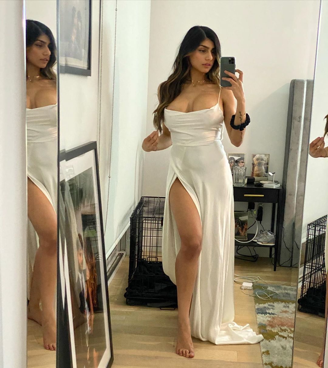Sexy / Mia khalifa depressed after potpone of marriage, displays her through these hot pics picture