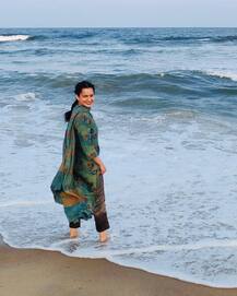 Photo: कंगना रनौत की बहन ने किया खुलासा- ऐसे कपड़े पहनने पर कंगना को डांटते थे पापा लेकिन...